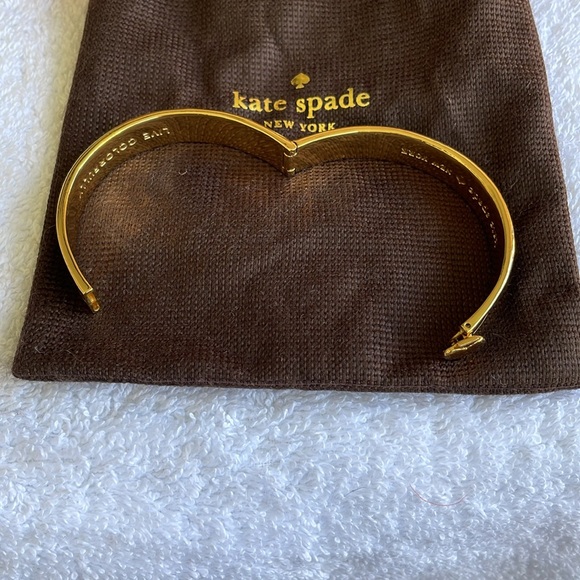 New KATE SPADE Heart BLACK GOLD-TONED BANGLE BRACELET - Picture 5 of 10